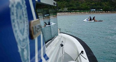 Karadeniz'in hırçın sularında 'can' nöbeti: Deniz polisleri zamana karşı yarışıyor