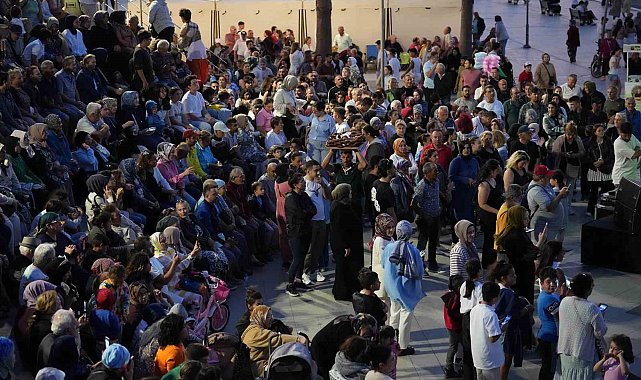 Karasu'da yaz akşamına neşe katan nostalji konseri