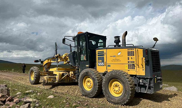 Kars'ta köy yollarının yapımı devam ediyor