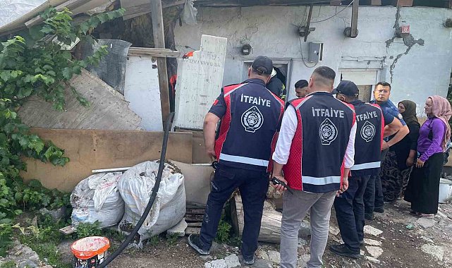 Kars'ta odunlukta çıkan yangın itfaiye ekiplerince söndürüldü