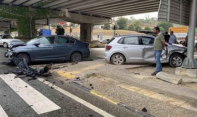 Kastamonu'da üç araç birbirine girdi: 5 yaralı