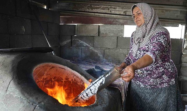 Kavurucu sıcakta kadınların tandır başında zorlu mesaisi