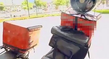 Kavurucu sıcakta kuryenin bulduğu çözüm beğeni yağmuruna tutuldu