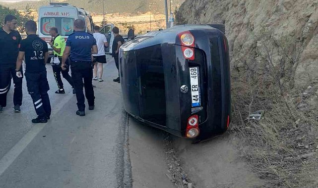 Kaza yapan araca başka bir araç çarptı, 2 kişi yaralandı