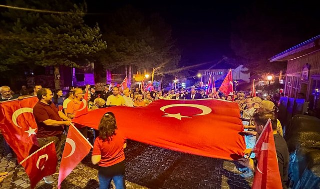 Kemaliyeliler Türk bayraklarıyla şehitleri andı