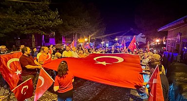 Kemaliyeliler Türk bayraklarıyla şehitleri andı