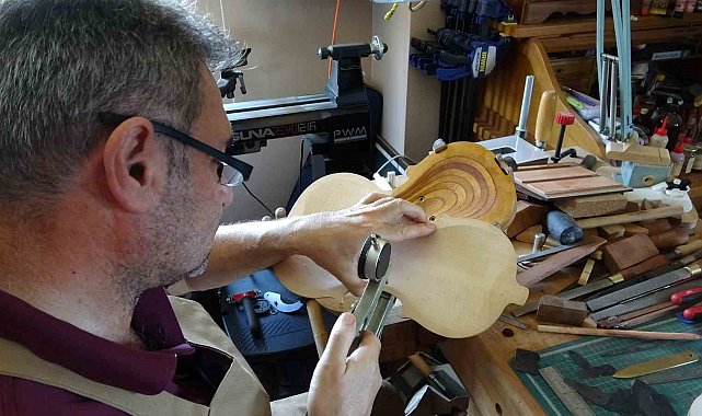 Kemancılara kızıp hobi olarak üretimine başladı, şimdi yurt dışından siparişler alıyor