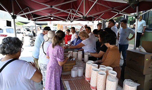 Kemer Belediyesi'nden aşure ikramı