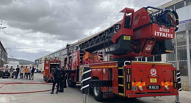 Keresteciler Sitesi'ndeki yangında itfaiye ekiplerinin zamanla yarışı kameralara yansıdı