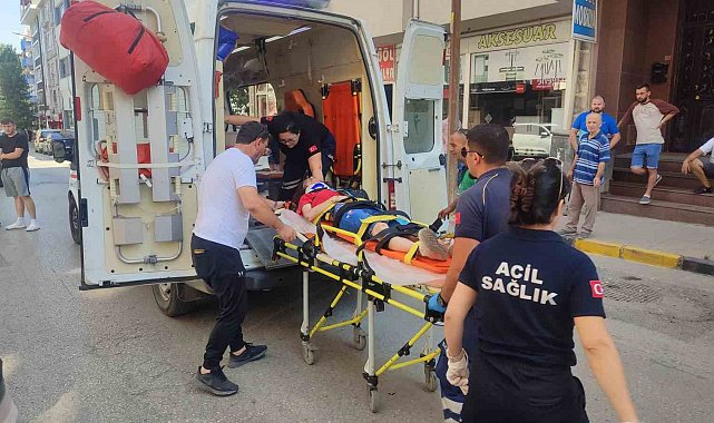 Keşan'da motosiklet yayaya çarptı, 2 kişi yaralandı