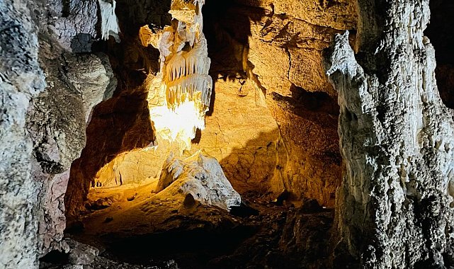 Keşiş Mağarası yerli turistlerin ilgi odağı oldu