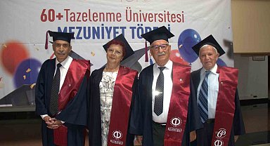 Kıbrıs gazileri 72 yaşında üniversiteyi bitirip kep attılar
