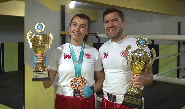 Kick boksa stres atmak için başladılar, Dünya Kupası şampiyonluğu elde ettiler