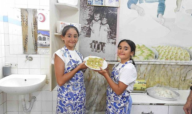 Kilis'te 5. kuşak minik ustalar, katmer yapmayı öğreniyor