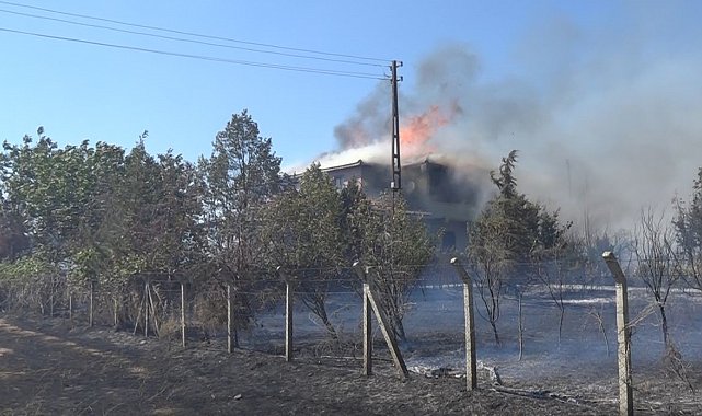 Kırklareli'nde orman yangını: Köye yakın bir ev yandı