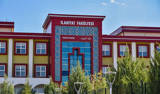 KMÜ İlahiyat Fakültesi'nden başarı bursu