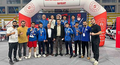 Kocaeli, Bayburt'ta zirveye yumruk attı: 10 madalya ile Türkiye şampiyonu oldu