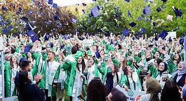 Kocaeli Sağlık ve Teknoloji Üniversitesi Diş Hekimliği Fakültesi ilk mezunlarını uğurladı