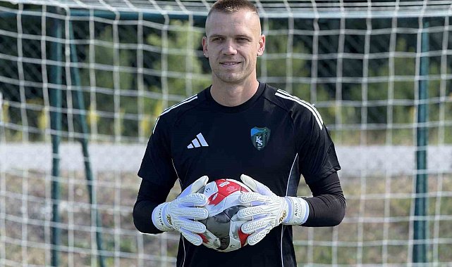 Kocaelispor'un yeni kalecisi Aleksandar Jovanovic kampa katıldı