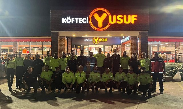 Köfteci Yusuf, yangınla mücadele eden ekiplere kapılarını açtı
