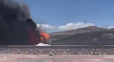 Konteyner cayır cayır yandı