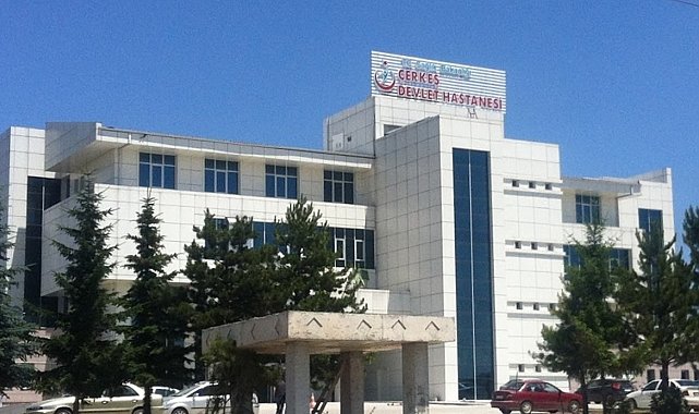 Kontrolden çıkan otomobil traktöre çarptı: 1 ölü, 3 yaralı