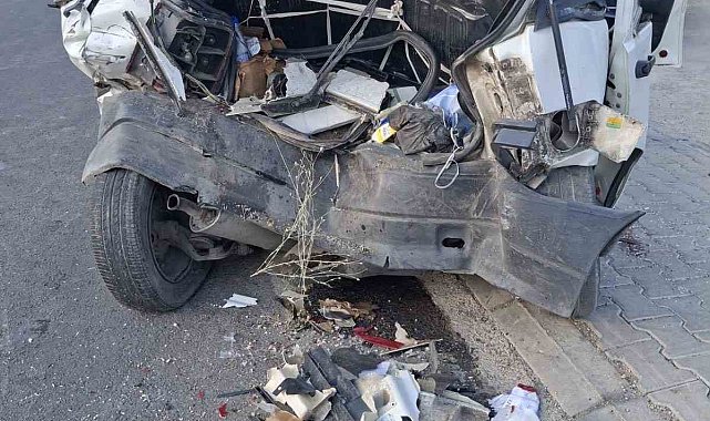 Konya'da minibüs otomobile arkadan çarptı: 3 yaralı