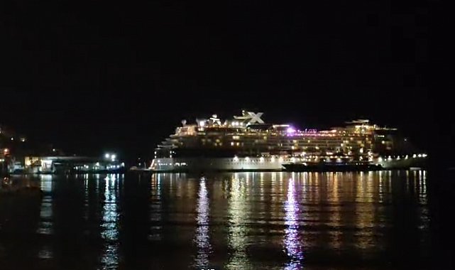 Kruvaziyer gemi arıza yapınca Kuşadası'ndan ayrılamadı