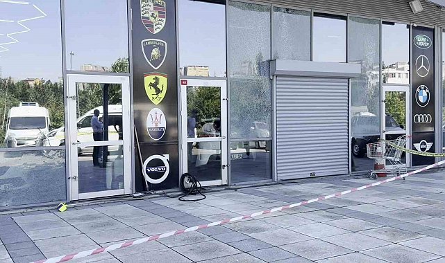 Küçükçekmece'de oto galeriye kurşun yağmuru