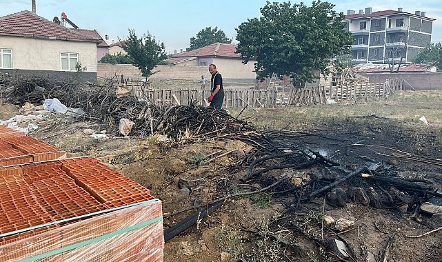 Kulu'da bahçe içerisinde ağaç yangını