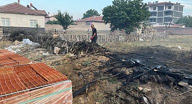 Kulu'da bahçe içerisinde ağaç yangını