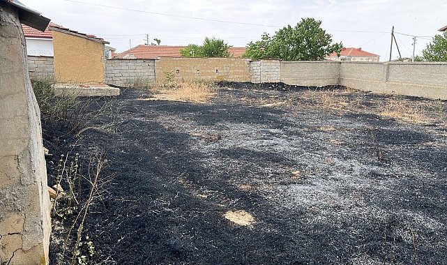 Kulu'da bahçedeki ot yangını korkuttu