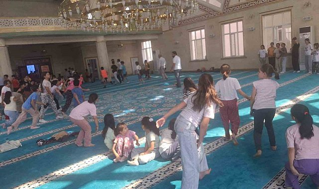 Kur'an kursu öğrencileri çocuk şenliği ile eğlendi