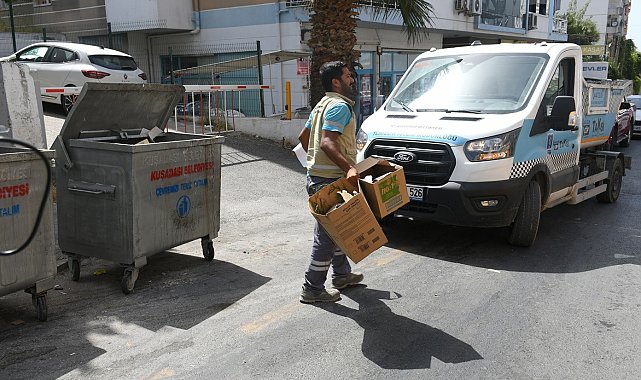 Kuşadası'nda temizlik çalışmaları sürüyor