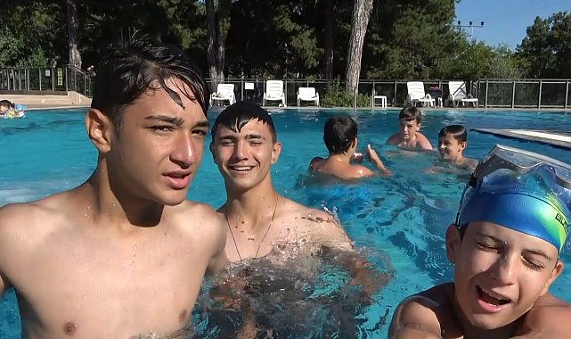 Kütahya'da sıcaklardan bunalanlar termal havuzlara akın ediyor