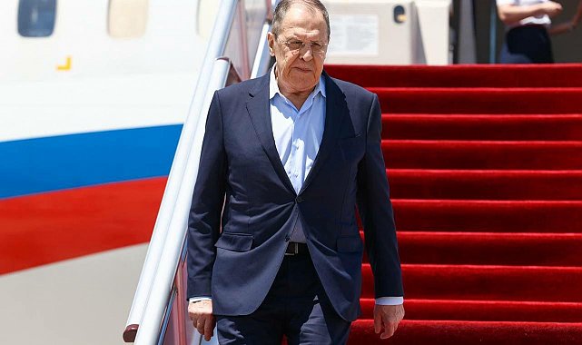 Lavrov, Pekin'de Çin Dışişleri Bakanı Wang ile görüştü