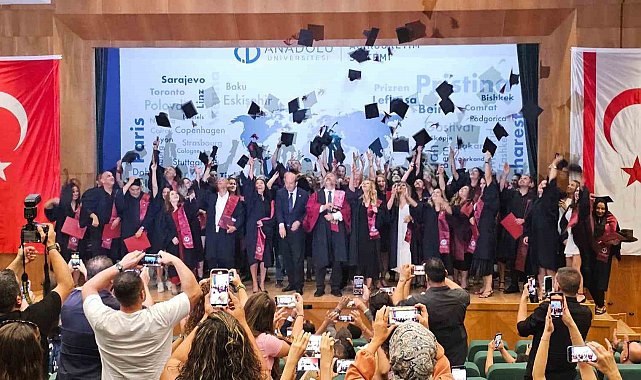 Lefkoşa'da Anadolu Üniversitesi'nin mezuniyet töreni düzenlendi