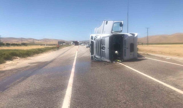 Malatya'da tanker devrildi: 1 kişi yaralandı