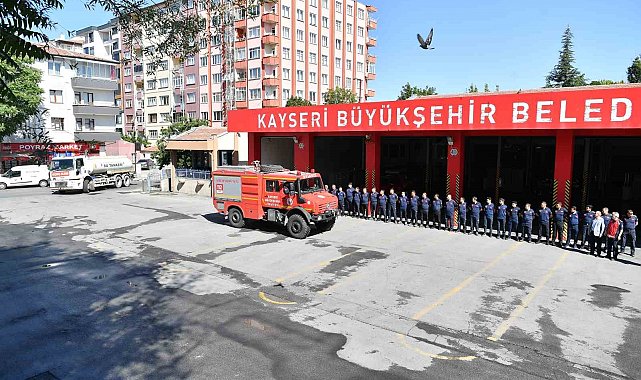 Manisa ve İzmir'deki yangınlara müdahale eden kahraman itfaiyeciler Kayseri'ye döndü