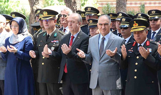 Manisa'da 15 Temmuz şehitleri dualarla anıldı