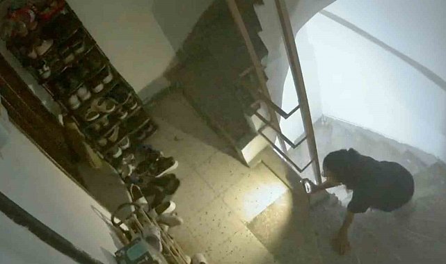 Manisa'da ayakkabı hırsızı güvenlik kamerasına yakalandı