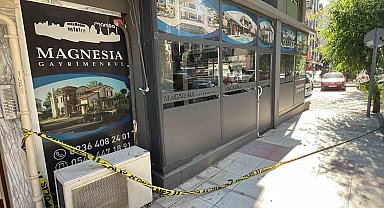 Manisa'da emlak ofisinde silahlı kavga: 1 ölü, 3 yaralı