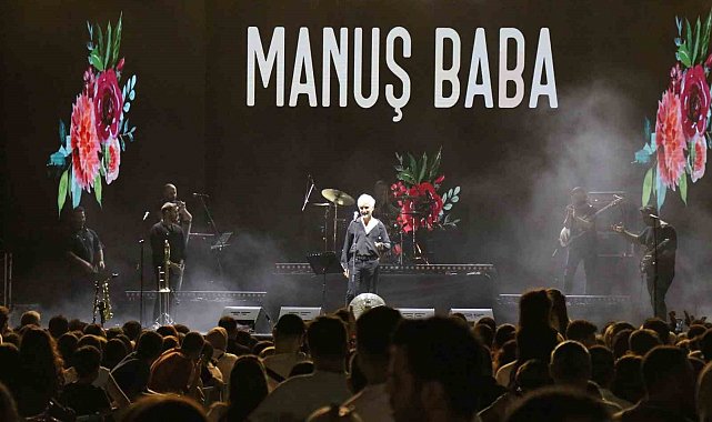 Manuş Baba, DEMOT'ta hayranlarıyla bir araya geldi