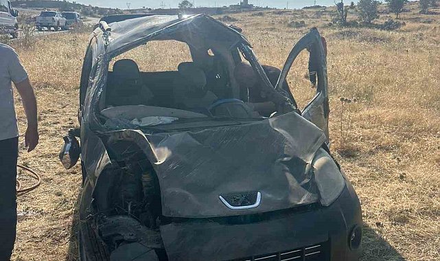 Mardin'de hafif ticari araç takla attı: 4 yaralı