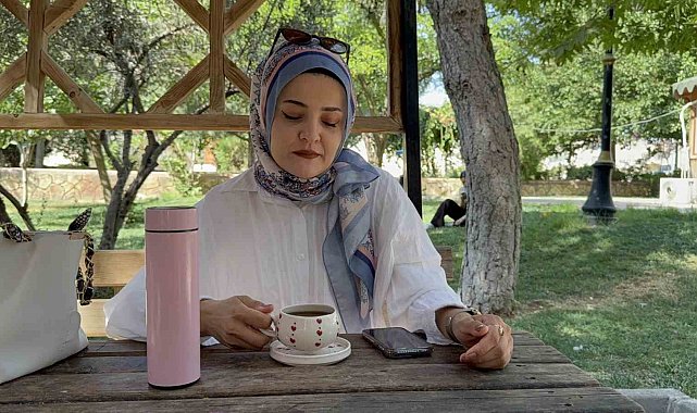 Mardinliler kavurucu sıcaklara rağmen çaydan vazgeçmiyor