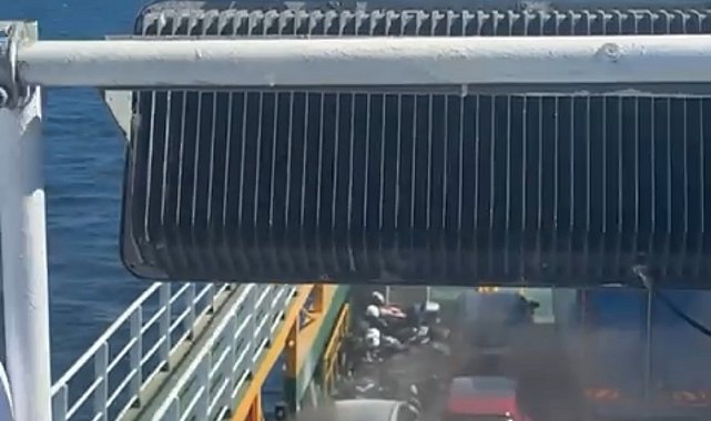 Marmara Adası açıklarında yangın çıkam feribotta can pazarı: 200 yolcu tahliye ediliyor