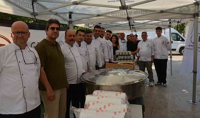 Merhum Başkan Zeyrek için bin kişilik pilav hayrı