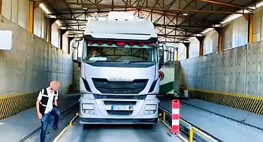 Mersin Limanı'nda 2.5 milyon TL değerinde kaçak elektronik sigara tütünü ele geçirildi