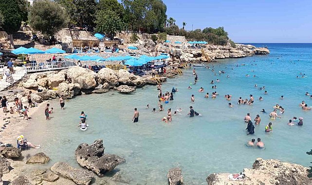 Mersin'de sıcaklıklar arttı, sahillerde yoğunluk yaşandı