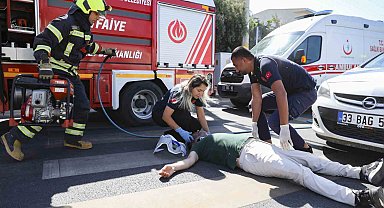 Mersin'de trafik tatbikatı gerçeği aratmadı, vatandaşlar kazayı gerçek sandı